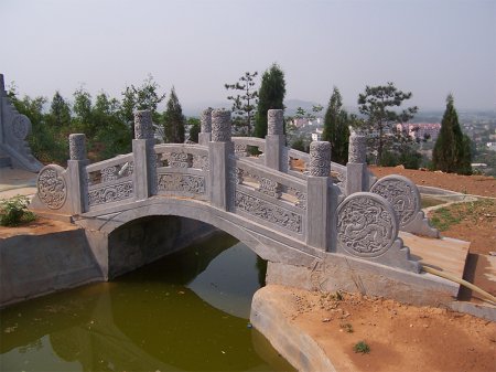 景區(qū)青石拱橋欄板安裝